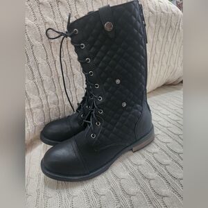 NWT.Quilted Black Combat Lace-Up Boots.fold Over